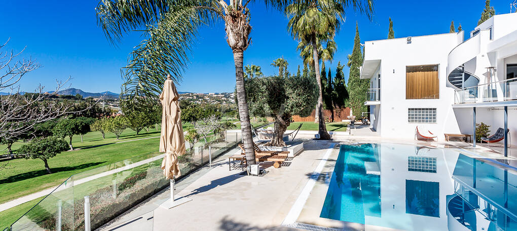 Modern frontline golf villa