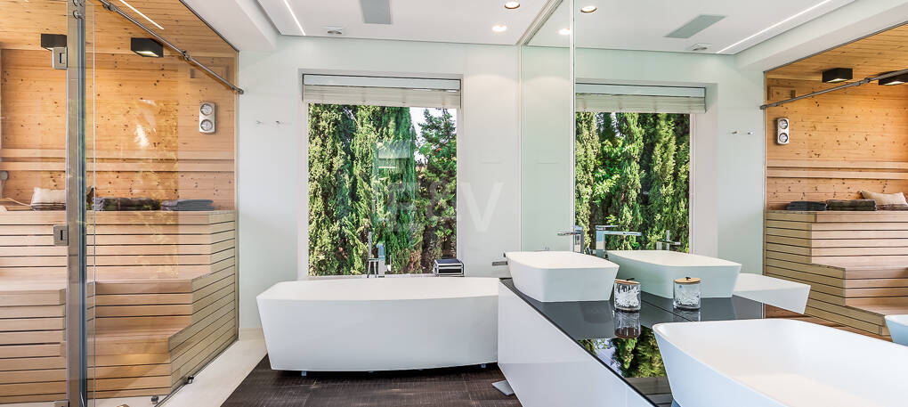 Modern frontline golf villa