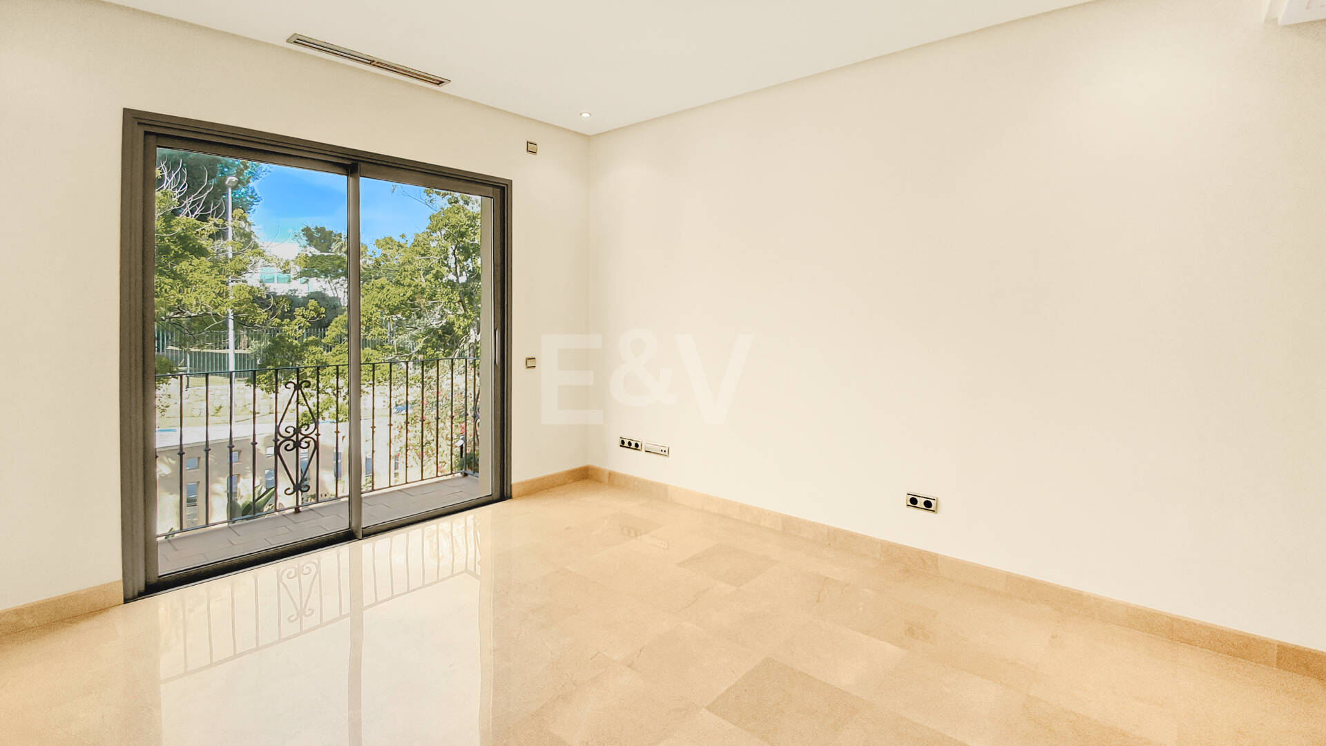 Spacious Luxury Apartment in the Prestigious Mansion Club, Sierra Blanca