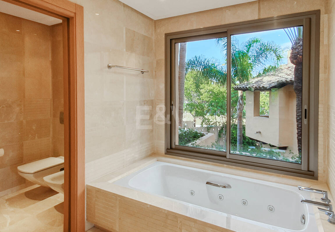 Spacious Luxury Apartment in the Prestigious Mansion Club, Sierra Blanca