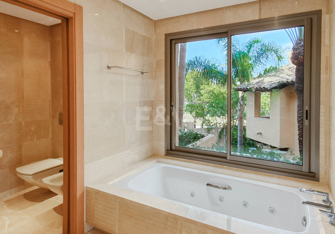 Spacious Luxury Apartment in the Prestigious Mansion Club, Sierra Blanca