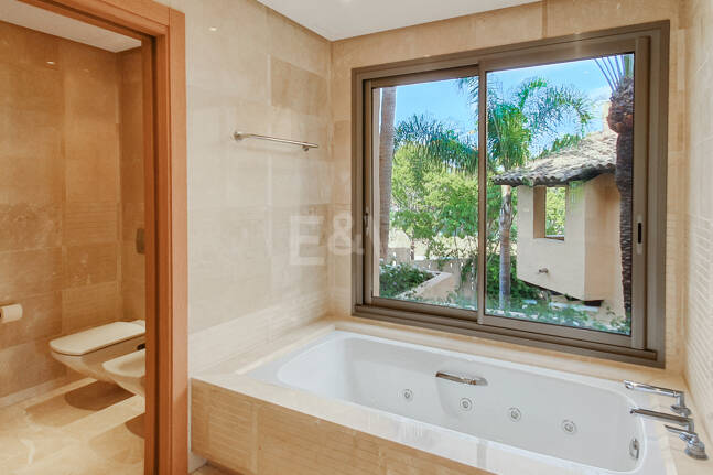 Spacious Luxury Apartment in the Prestigious Mansion Club, Sierra Blanca