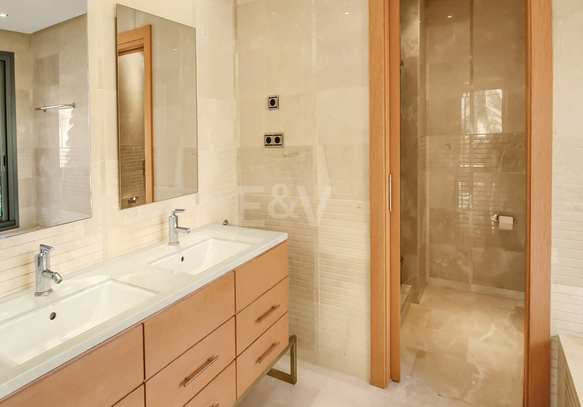 Spacious Luxury Apartment in the Prestigious Mansion Club, Sierra Blanca