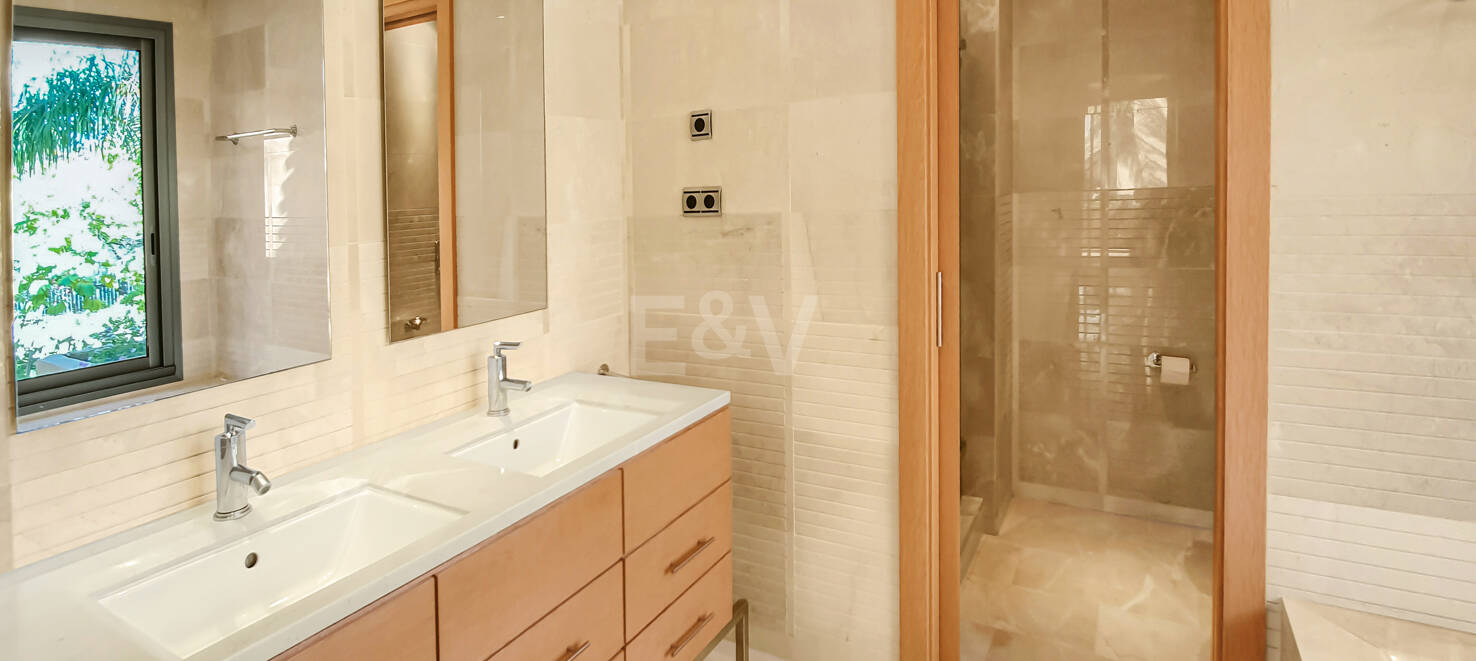 Spacious Luxury Apartment in the Prestigious Mansion Club, Sierra Blanca