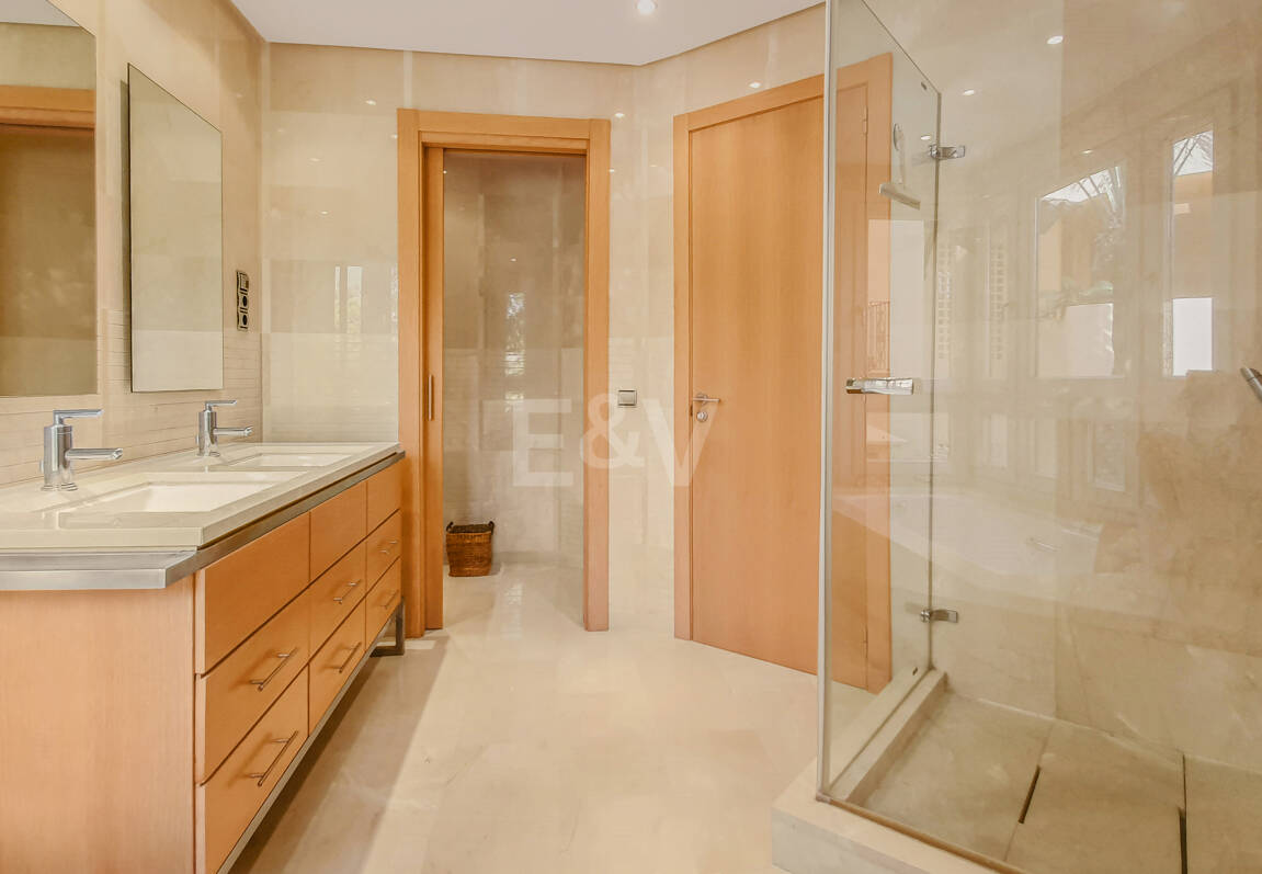 Spacious Luxury Apartment in the Prestigious Mansion Club, Sierra Blanca