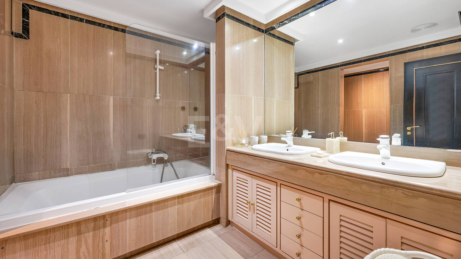 Premium-Luxusapartment nur 250 Meter vom Strand von Marbella entfernt