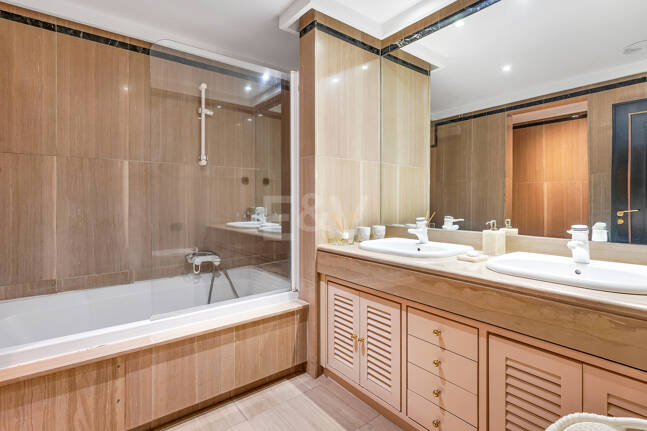 Premium Luxury Apartment just 250 Meters from Marbella Beach