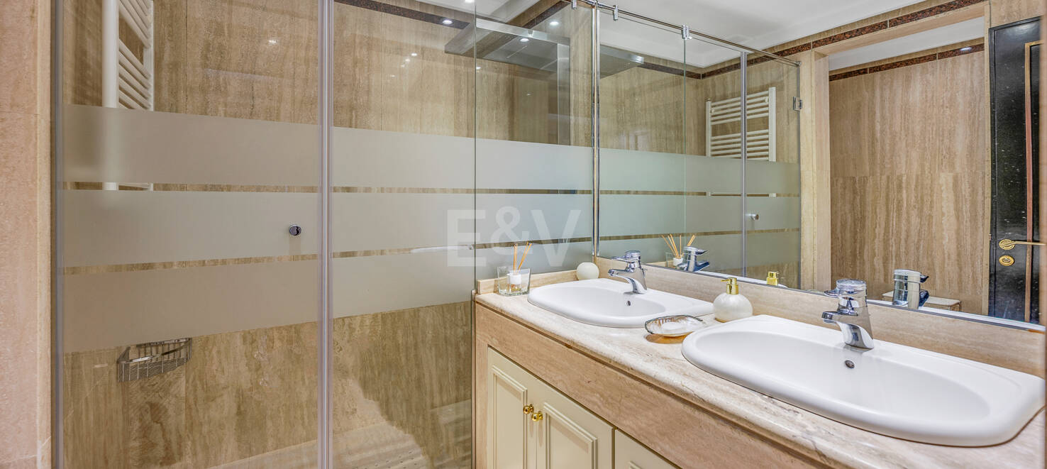 Apartamento de lujo premium a solo 250 metros de la playa de Marbella