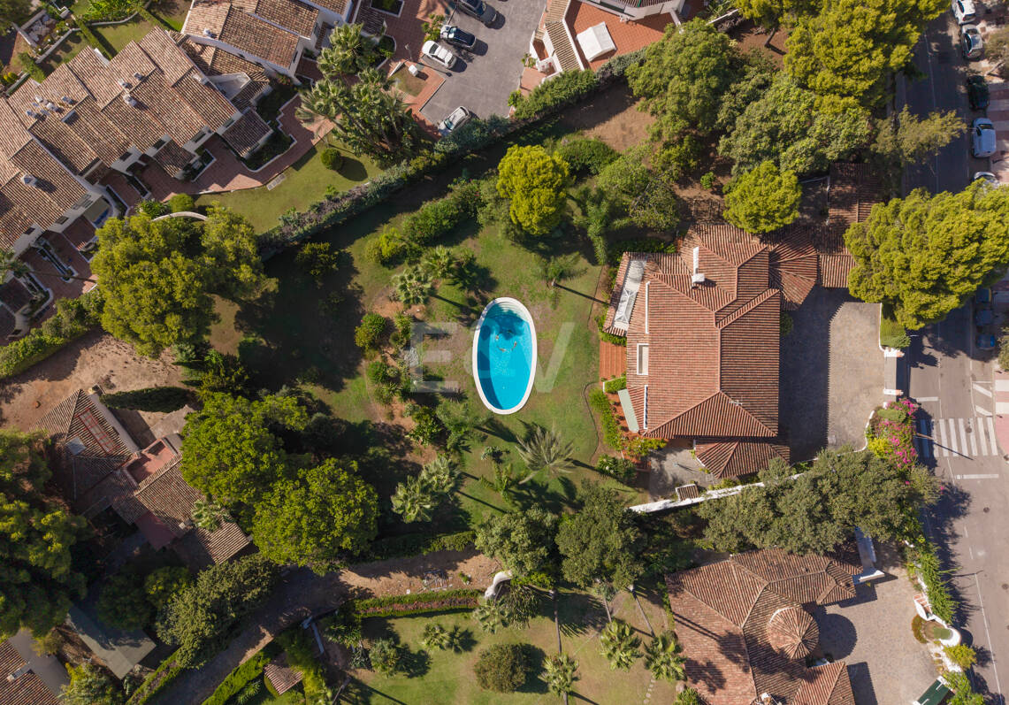 Villa Renisa, andalusische Villa auf großem Privatgrundstück mit Meerblick