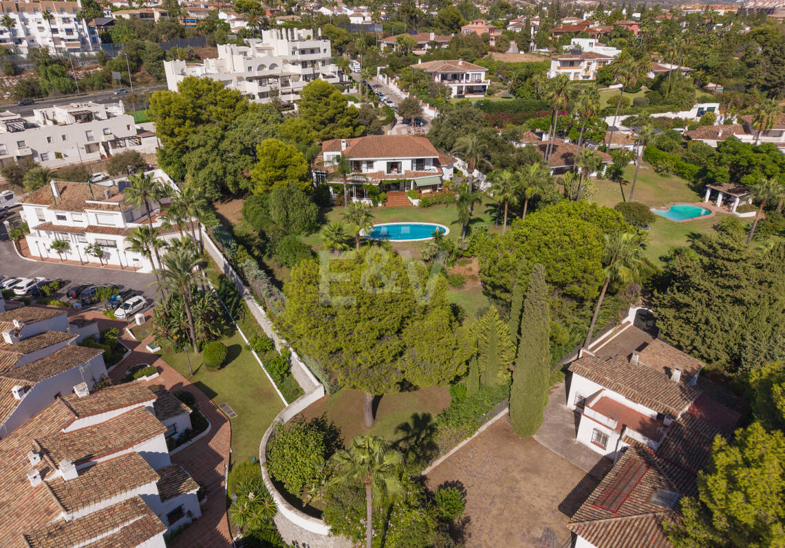 Villa Renisa, andalusische Villa auf großem Privatgrundstück mit Meerblick