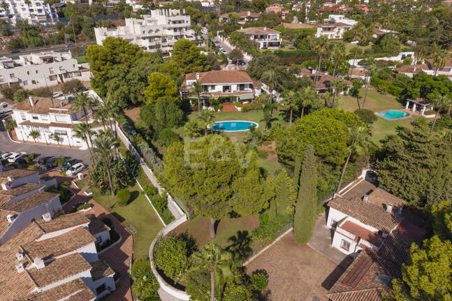 Villa Renisa, andalusische Villa auf großem Privatgrundstück mit Meerblick