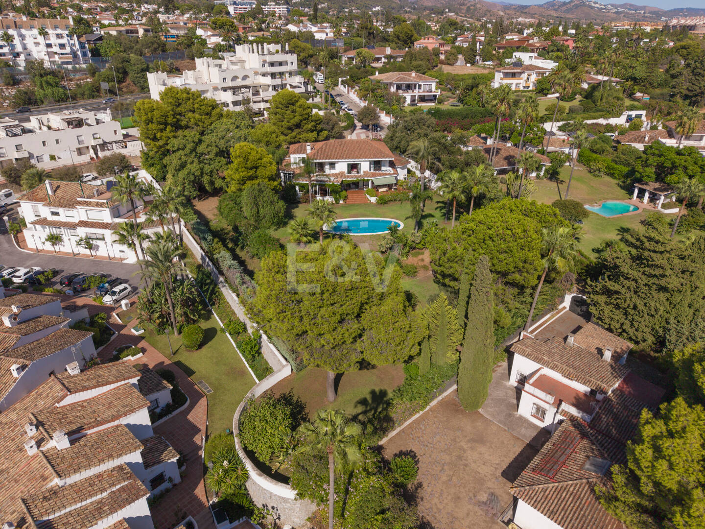 Villa Renisa, andalusische Villa auf großem Privatgrundstück mit Meerblick