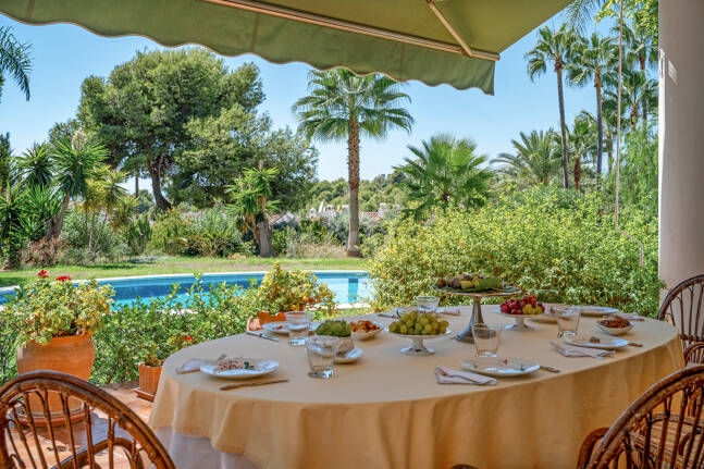 Villa Renisa, andalusische Villa auf großem Privatgrundstück mit Meerblick