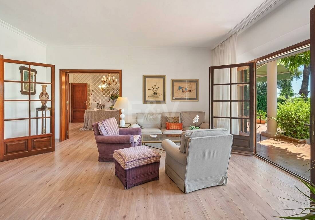 Villa Renisa, andalusische Villa auf großem Privatgrundstück mit Meerblick