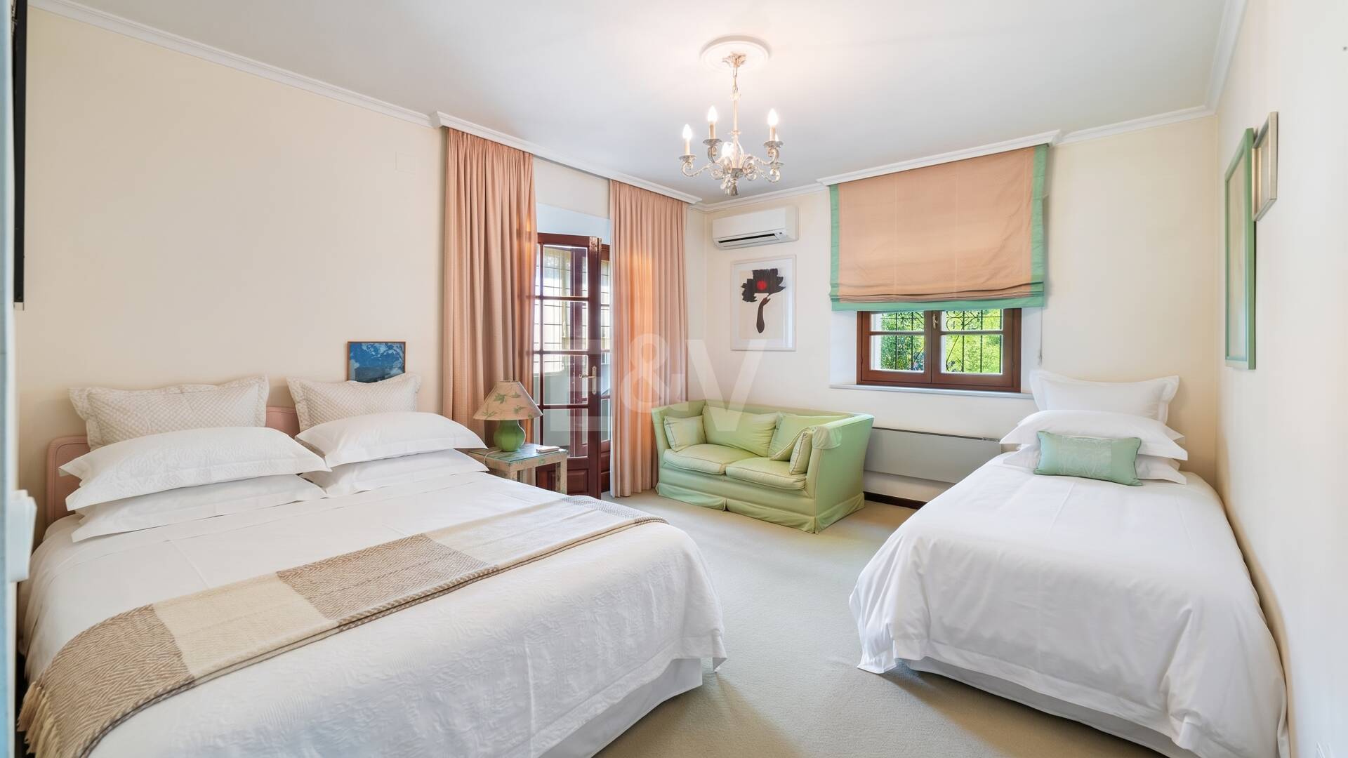 Villa Renisa, andalusische Villa auf großem Privatgrundstück mit Meerblick