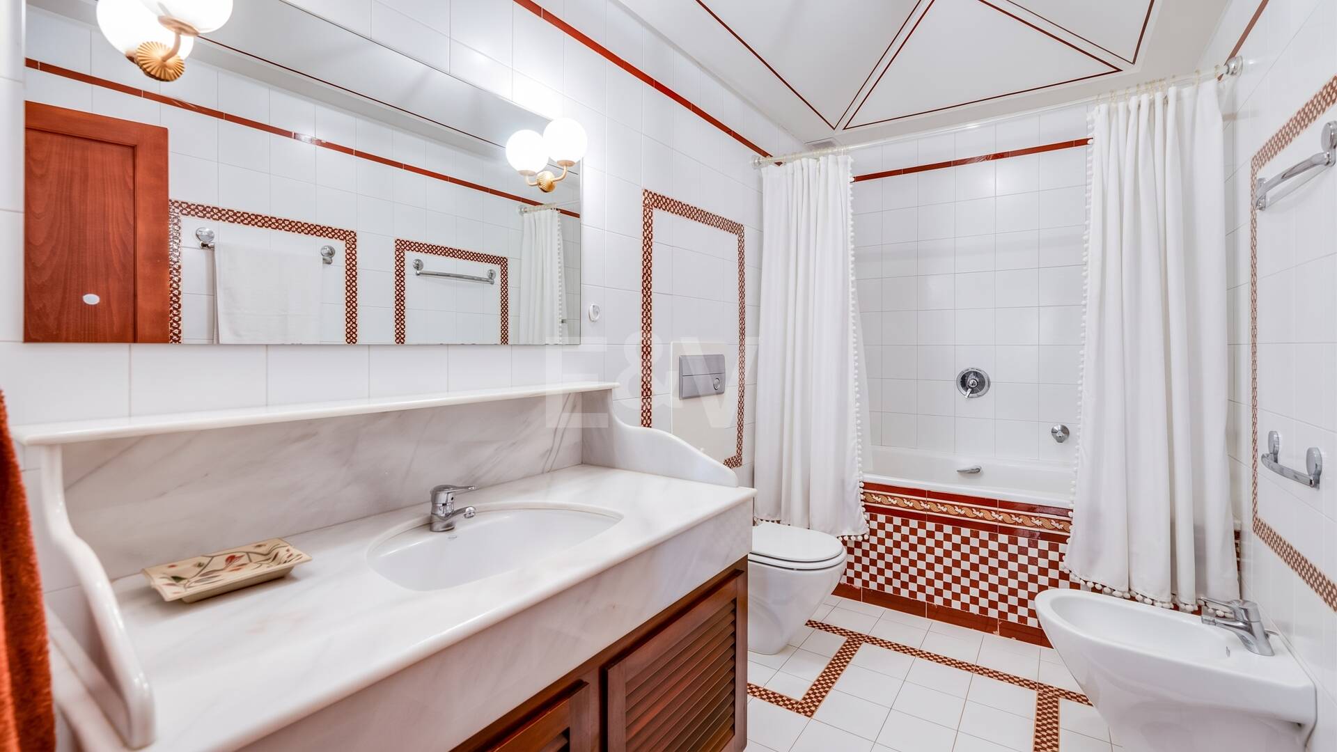 Villa Renisa, andalusische Villa auf großem Privatgrundstück mit Meerblick