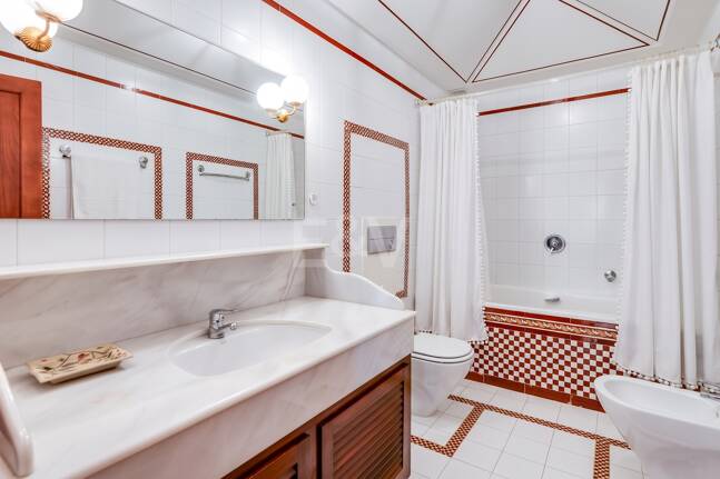 Villa Renisa, andalusische Villa auf großem Privatgrundstück mit Meerblick