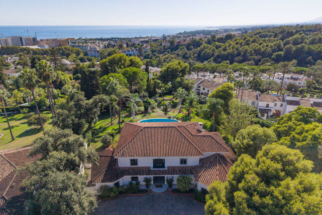 Villa Renisa, andalusische Villa auf großem Privatgrundstück mit Meerblick