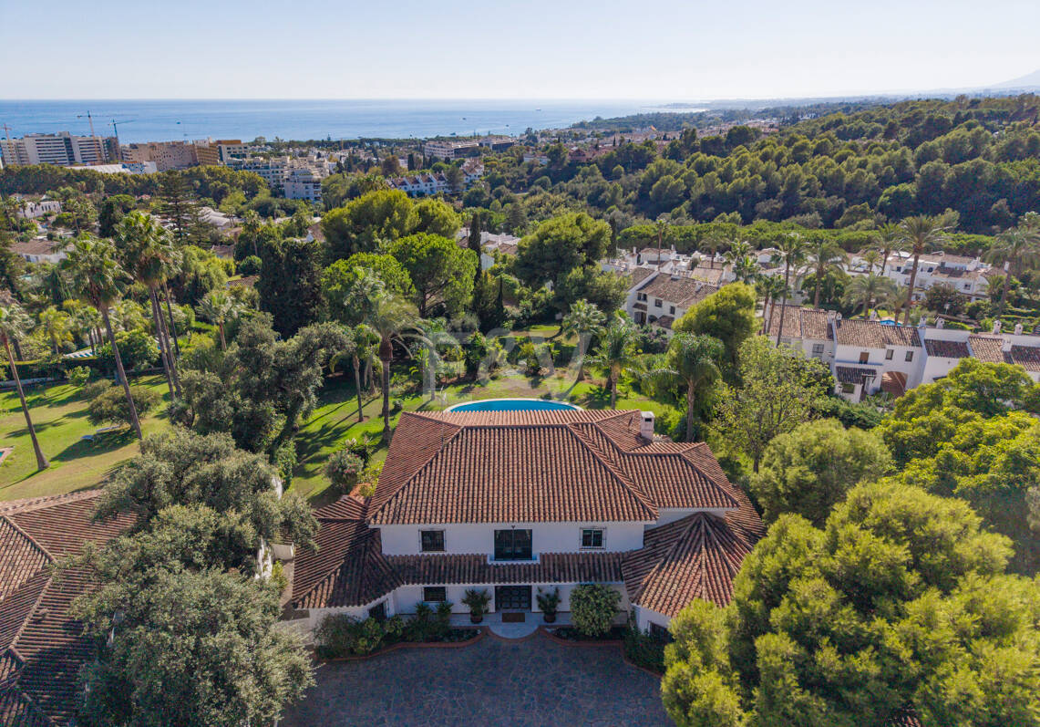 Villa Renisa, andalusische Villa auf großem Privatgrundstück mit Meerblick