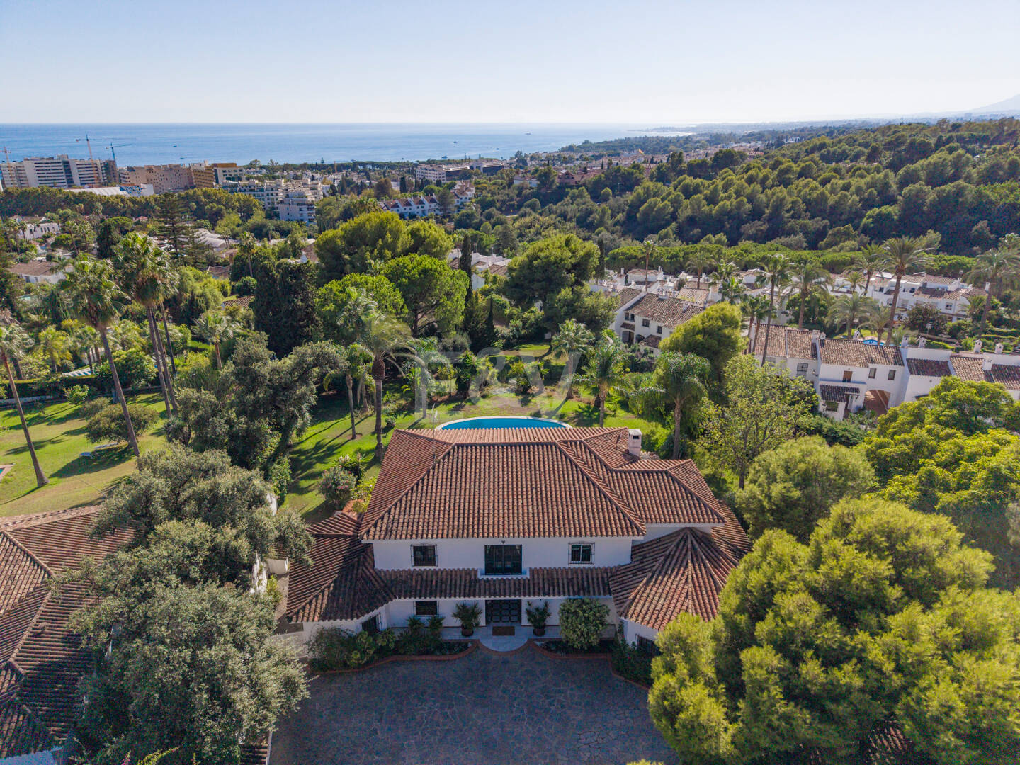 Villa Renisa, andalusische Villa auf großem Privatgrundstück mit Meerblick