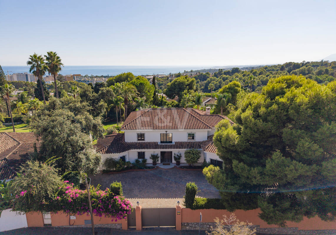 Villa Renisa, andalusische Villa auf großem Privatgrundstück mit Meerblick