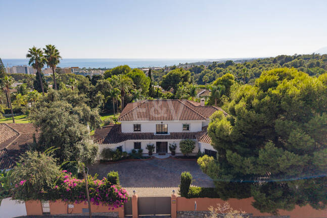 Villa Renisa, andalusische Villa auf großem Privatgrundstück mit Meerblick