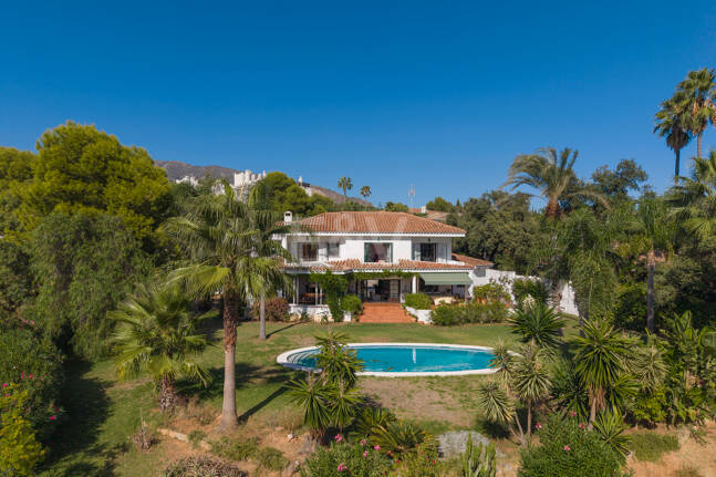 Villa Renisa, andalusische Villa auf großem Privatgrundstück mit Meerblick