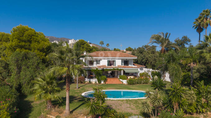 Villa andalouse sur un terrain généreux près de Marbella Centre