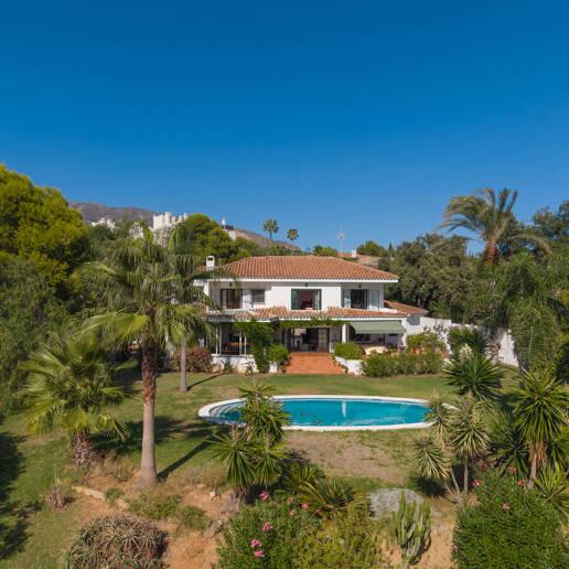 Villa Renisa, andalusische Villa auf großem Privatgrundstück mit Meerblick