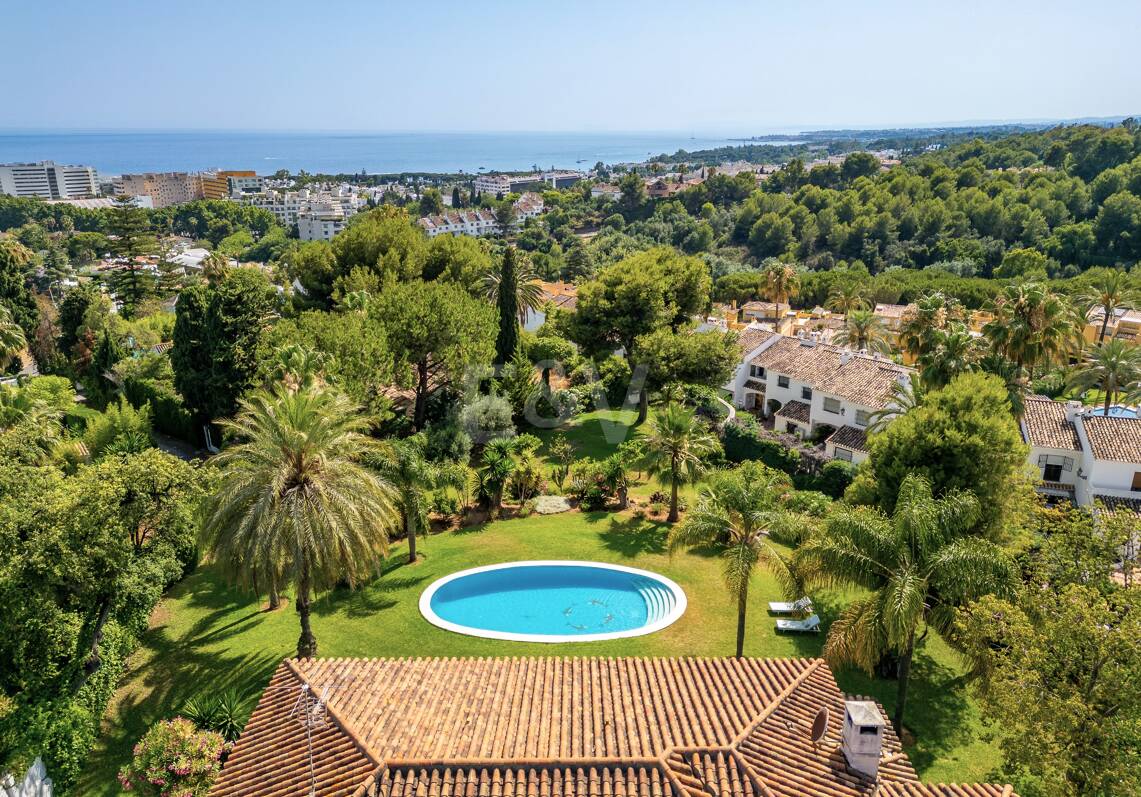 Andalusische Villa auf großem Grundstück nahe dem Zentrum von Marbella