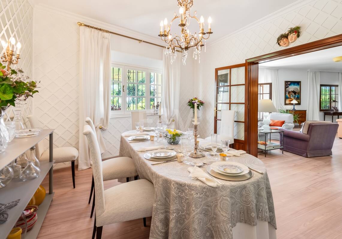 Villa Renisa, andalusische Villa auf großem Privatgrundstück mit Meerblick