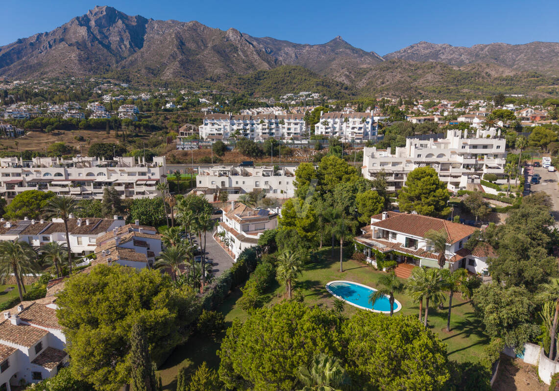 Villa Renisa, andalusische Villa auf großem Privatgrundstück mit Meerblick