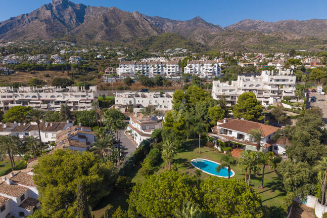 Villa Renisa, andalusische Villa auf großem Privatgrundstück mit Meerblick