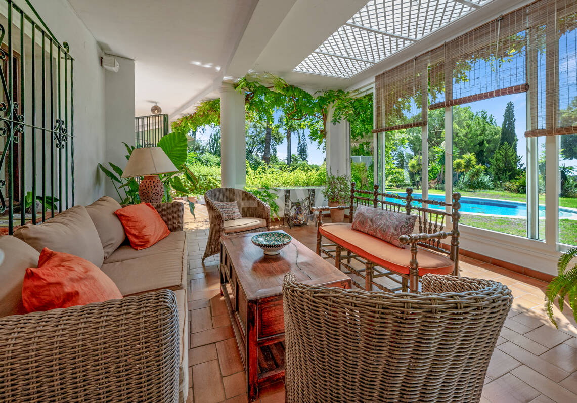 Villa Renisa, andalusische Villa auf großem Privatgrundstück mit Meerblick