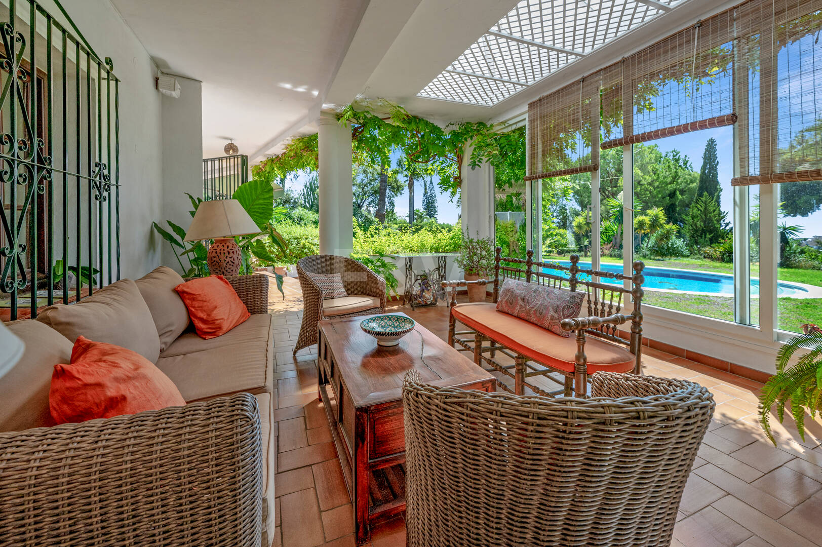 Villa Renisa, andalusische Villa auf großem Privatgrundstück mit Meerblick
