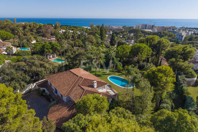 Villa Renisa, andalusische Villa auf großem Privatgrundstück mit Meerblick