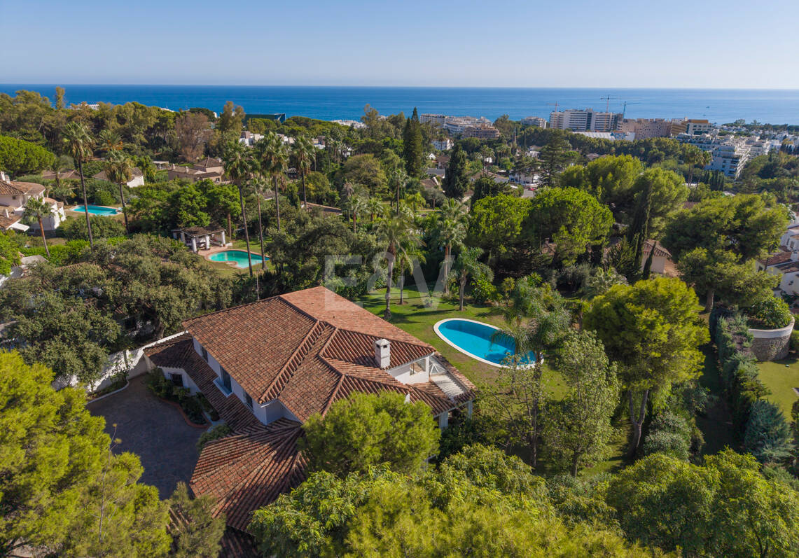 Villa Renisa, andalusische Villa auf großem Privatgrundstück mit Meerblick
