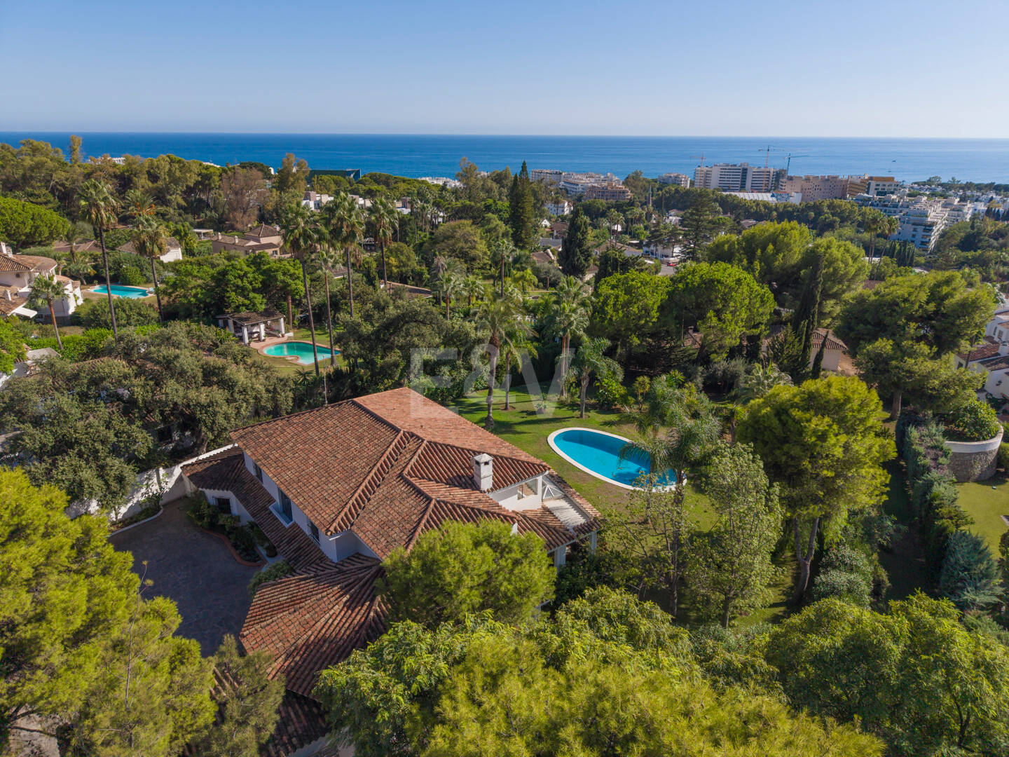 Villa Renisa, andalusische Villa auf großem Privatgrundstück mit Meerblick