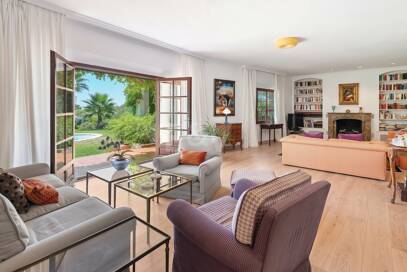 Villa Renisa, andalusische Villa auf großem Privatgrundstück mit Meerblick