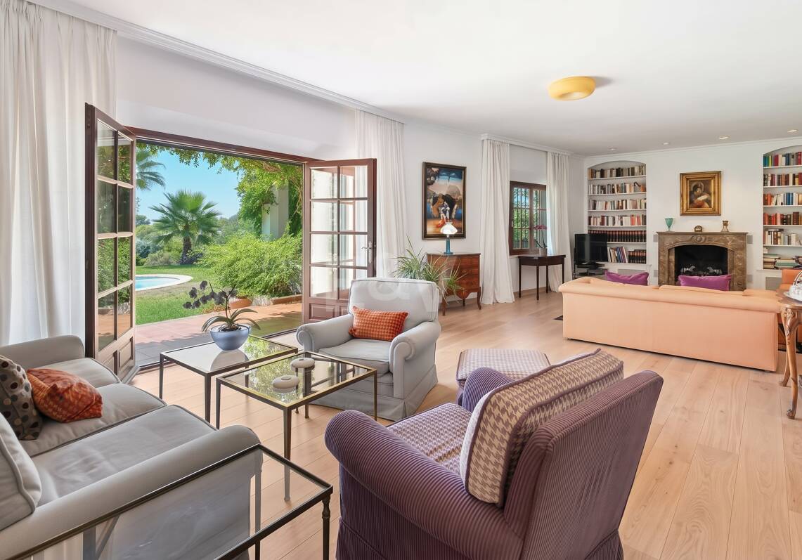 Villa Renisa, andalusische Villa auf großem Privatgrundstück mit Meerblick