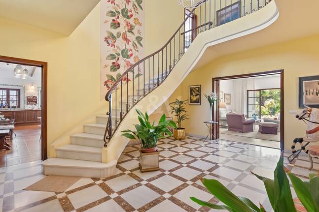 Villa Renisa, andalusische Villa auf großem Privatgrundstück mit Meerblick