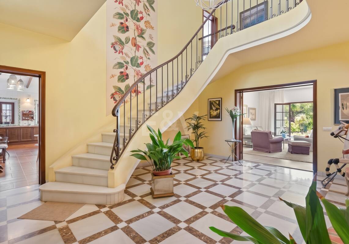 Villa Renisa, andalusische Villa auf großem Privatgrundstück mit Meerblick