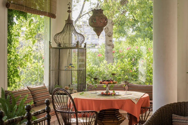 Villa de estilo andaluz en amplia parcela junto al centro de Marbella