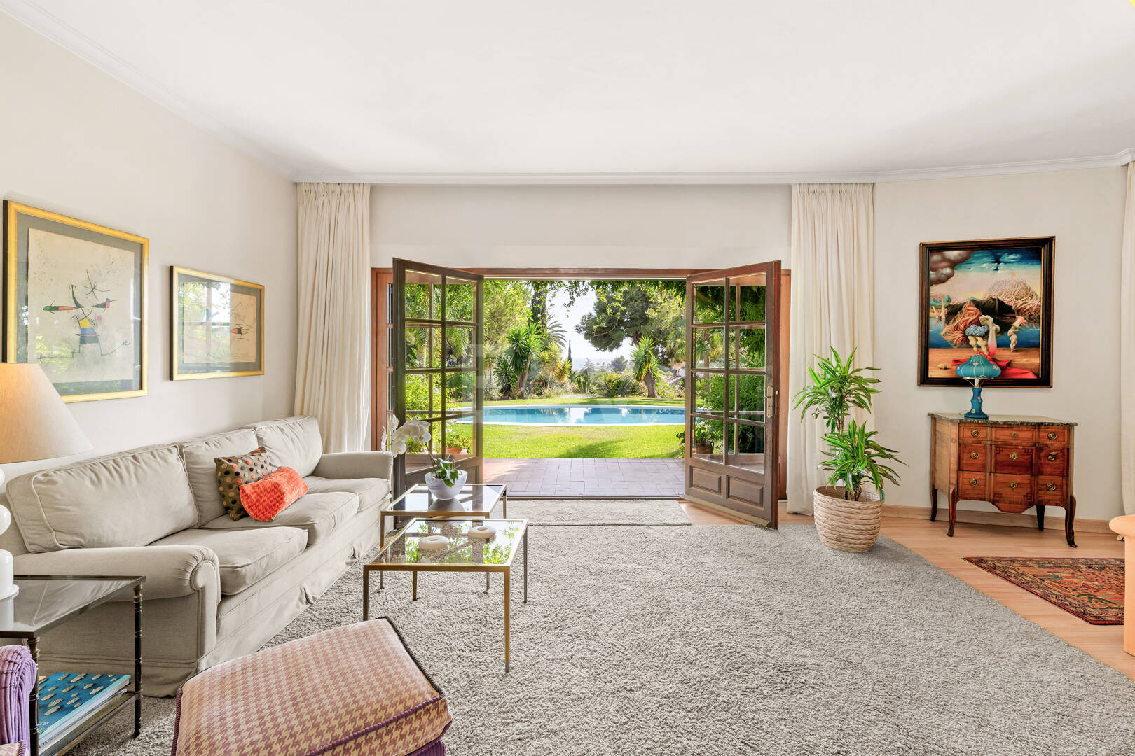 Villa de estilo andaluz en amplia parcela junto al centro de Marbella