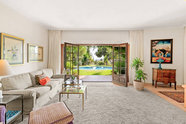 Villa de estilo andaluz en amplia parcela junto al centro de Marbella