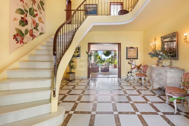 Villa Renisa, andalusische Villa auf großem Privatgrundstück mit Meerblick
