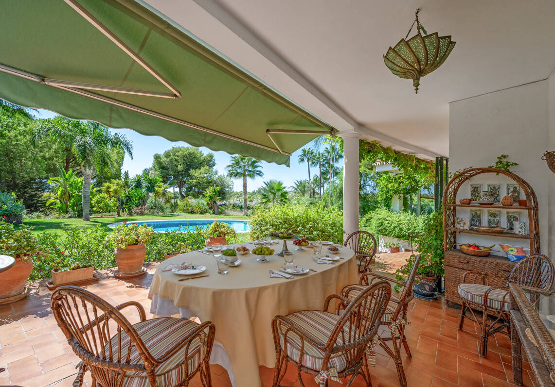 Villa Renisa, andalusische Villa auf großem Privatgrundstück mit Meerblick