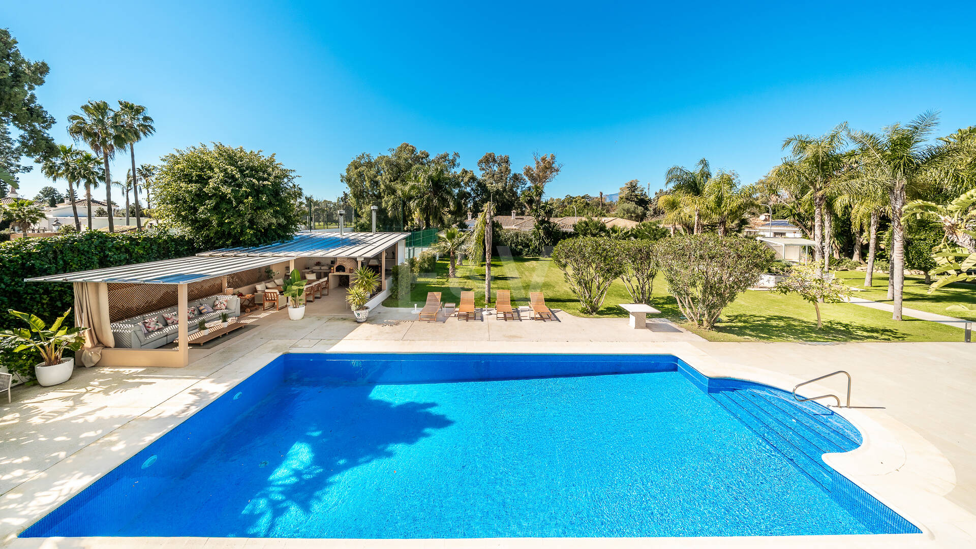 Sofisticada villa cerca de la playa y el golf de Guadalmina