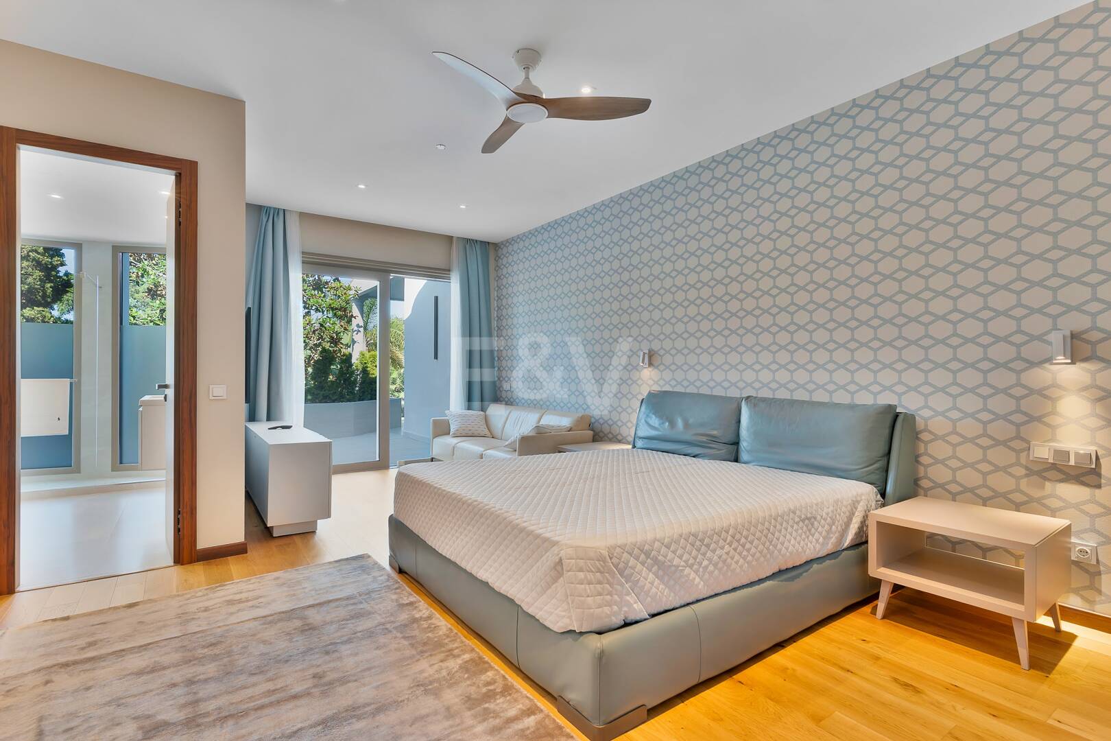 Exklusive Villa in der Nähe von Guadalminas Strand und Golfplatz