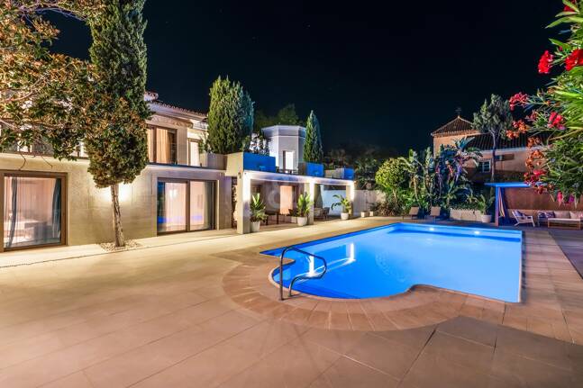 Exklusive Villa in der Nähe von Guadalminas Strand und Golfplatz